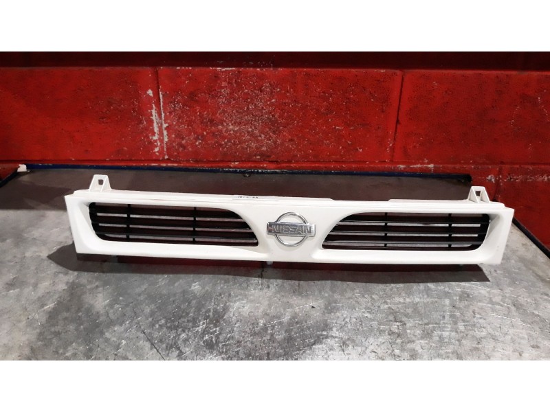 Recambio de rejilla delantera para nissan sunny sunny 1.6-16v slx a.a. referencia OEM IAM    Recambio de rejilla delantera para nissan sunny sunny 1.6-16v slx a.a. referencia OEM IAM