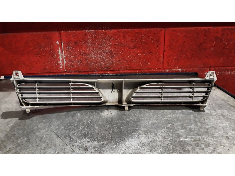 Recambio de rejilla delantera para nissan sunny sunny 1.6-16v slx a.a. referencia OEM IAM    Recambio de rejilla delantera para nissan sunny sunny 1.6-16v slx a.a. referencia OEM IAM