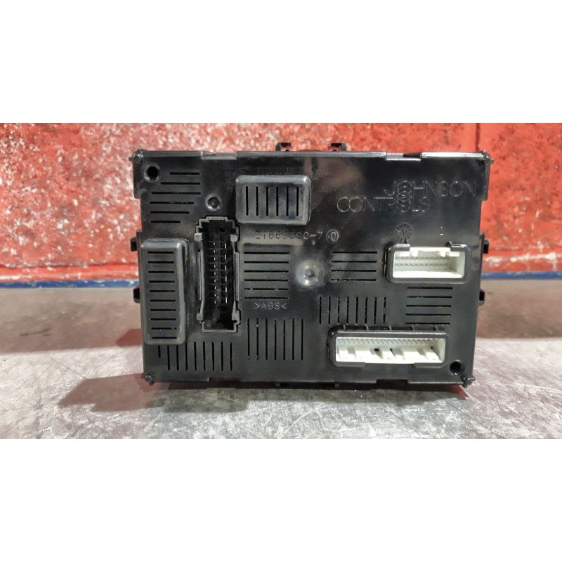 Recambio de centralita bcm para renault clio iii exception | 09.06 - ... exception | 09.06 - ... referencia OEM IAM BCML2R 82006