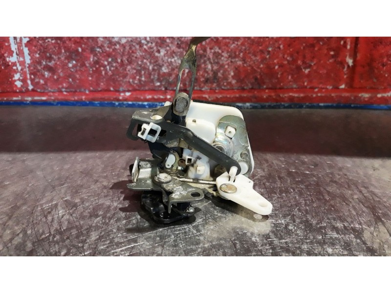 Recambio de cerra. puer. tras. derecha para hyundai accent referencia OEM IAM    Recambio de cerra. puer. tras. derecha para hyundai accent referencia OEM IAM