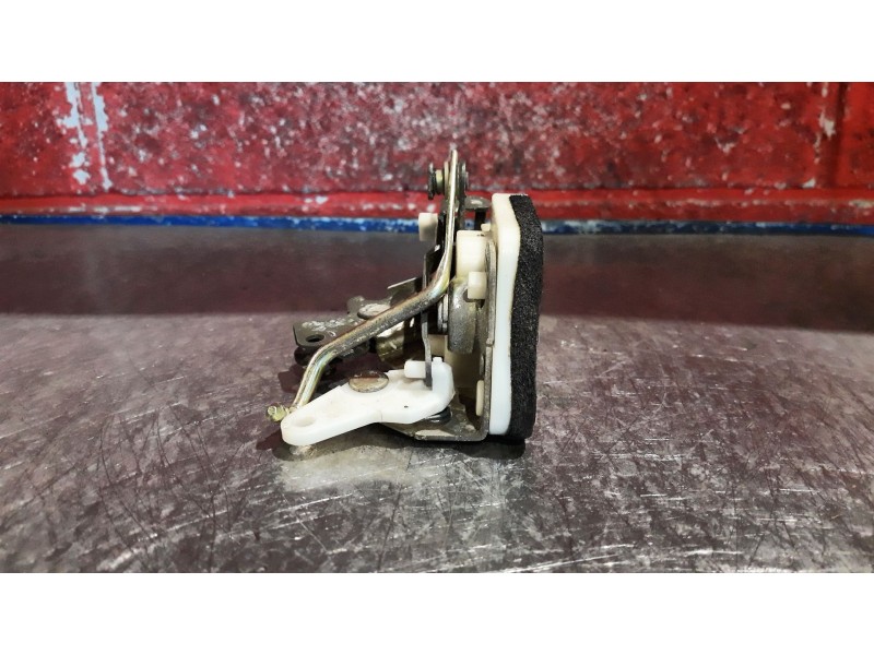 Recambio de cerra. puer. tras. derecha para hyundai accent referencia OEM IAM    Recambio de cerra. puer. tras. derecha para hyundai accent referencia OEM IAM