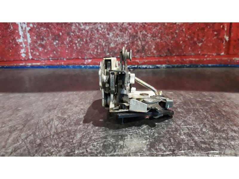 Recambio de cerra. puer. tras. derecha para hyundai accent referencia OEM IAM    Recambio de cerra. puer. tras. derecha para hyundai accent referencia OEM IAM