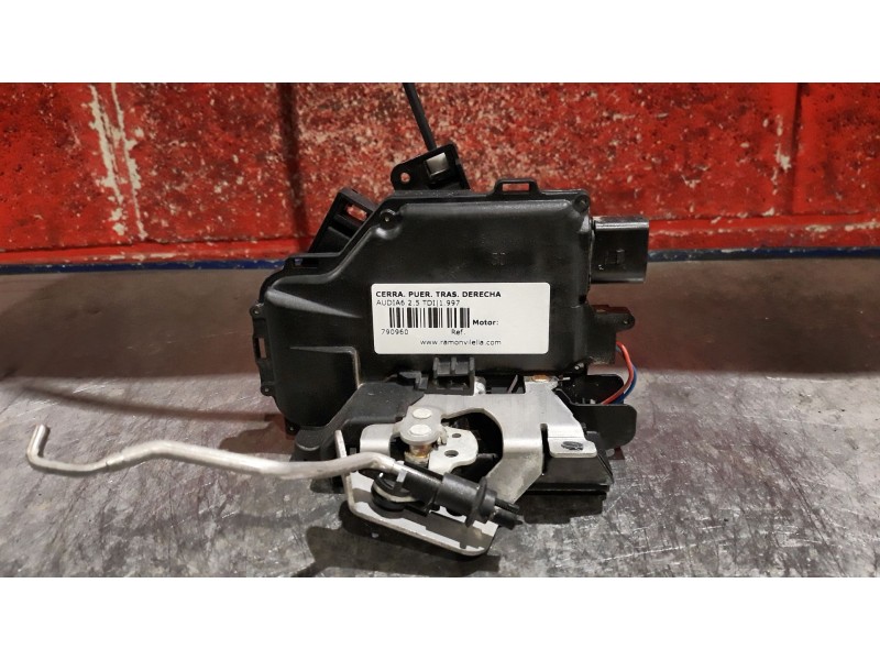 Recambio de cerra. puer. tras. derecha para audi a6 2.5 tdi referencia OEM IAM    Recambio de cerra. puer. tras. derecha para audi a6 2.5 tdi referencia OEM IAM