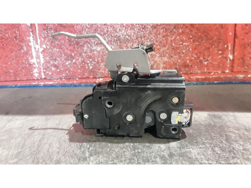 Recambio de cerra. puer. tras. derecha para audi a6 2.5 tdi referencia OEM IAM    Recambio de cerra. puer. tras. derecha para audi a6 2.5 tdi referencia OEM IAM