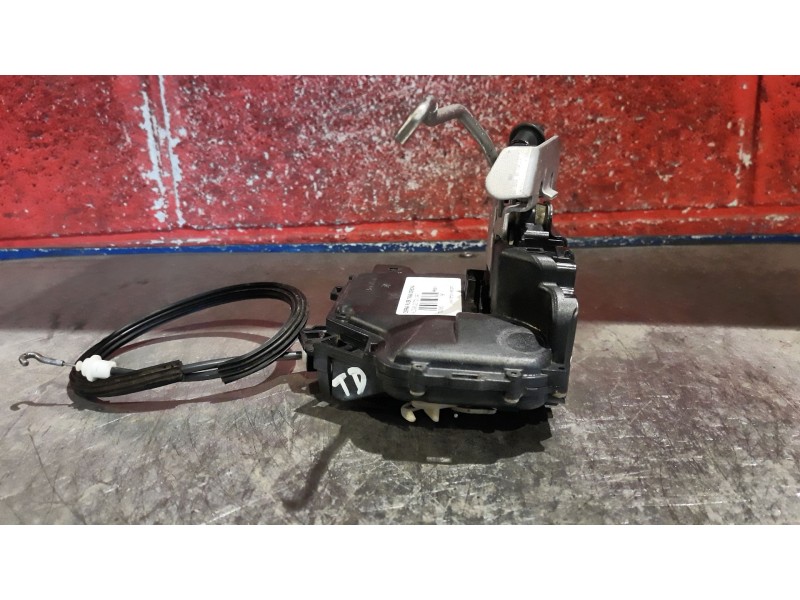 Recambio de cerra. puer. tras. derecha para audi a6 2.5 tdi referencia OEM IAM    Recambio de cerra. puer. tras. derecha para audi a6 2.5 tdi referencia OEM IAM