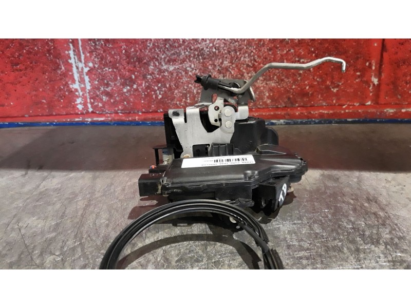 Recambio de cerra. puer. tras. derecha para audi a6 2.5 tdi referencia OEM IAM    Recambio de cerra. puer. tras. derecha para audi a6 2.5 tdi referencia OEM IAM