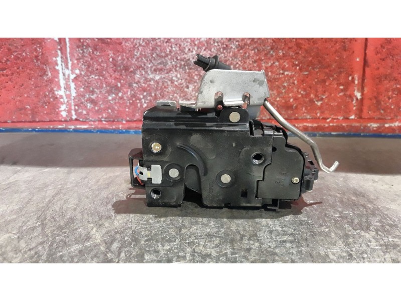 Recambio de cerra. puer. tras. izquierda para audi a6 2.5 tdi referencia OEM IAM    Recambio de cerra. puer. tras. izquierda para audi a6 2.5 tdi referencia OEM IAM