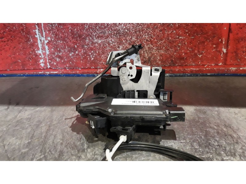 Recambio de cerra. puer. tras. izquierda para audi a6 2.5 tdi referencia OEM IAM    Recambio de cerra. puer. tras. izquierda para audi a6 2.5 tdi referencia OEM IAM