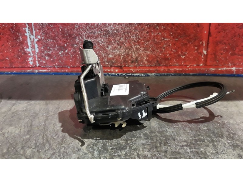 Recambio de cerra. puer. tras. izquierda para audi a6 2.5 tdi referencia OEM IAM    Recambio de cerra. puer. tras. izquierda para audi a6 2.5 tdi referencia OEM IAM