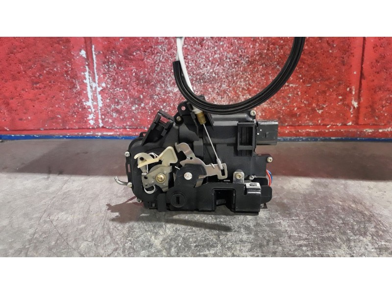 Recambio de cerra. puer. tras. izquierda para audi a6 2.5 tdi referencia OEM IAM    Recambio de cerra. puer. tras. izquierda para audi a6 2.5 tdi referencia OEM IAM