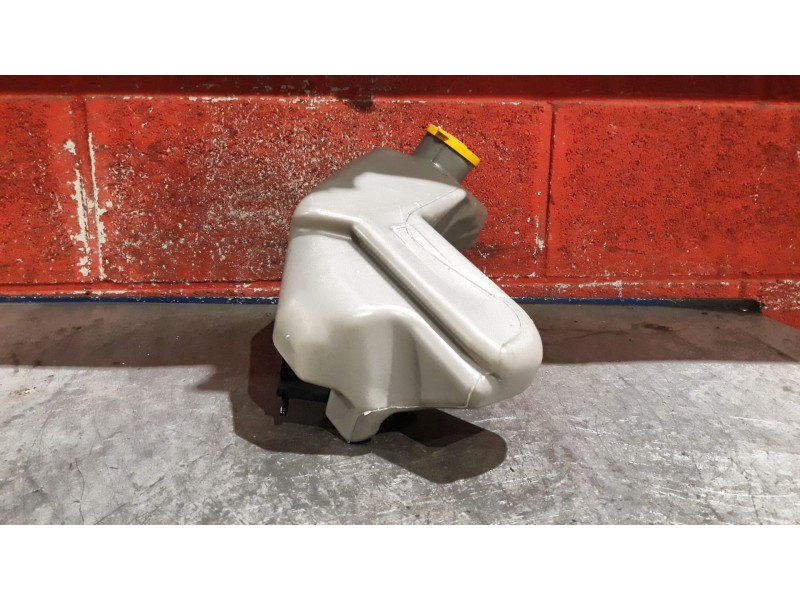 Recambio de deposito expansion para nissan cabstar e110 | ... e110 | ... referencia OEM IAM    Recambio de deposito expansion para nissan cabstar e110 | ... e110 | ... referencia OEM IAM