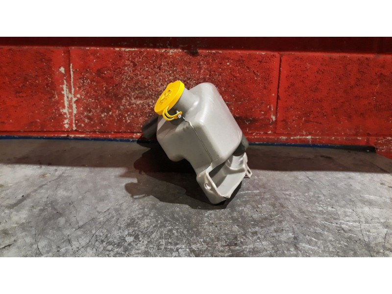 Recambio de deposito expansion para nissan cabstar e110 | ... e110 | ... referencia OEM IAM    Recambio de deposito expansion para nissan cabstar e110 | ... e110 | ... referencia OEM IAM