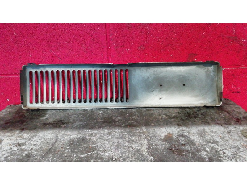 Recambio de rejilla delantera para seat trans 0.9 referencia OEM IAM   