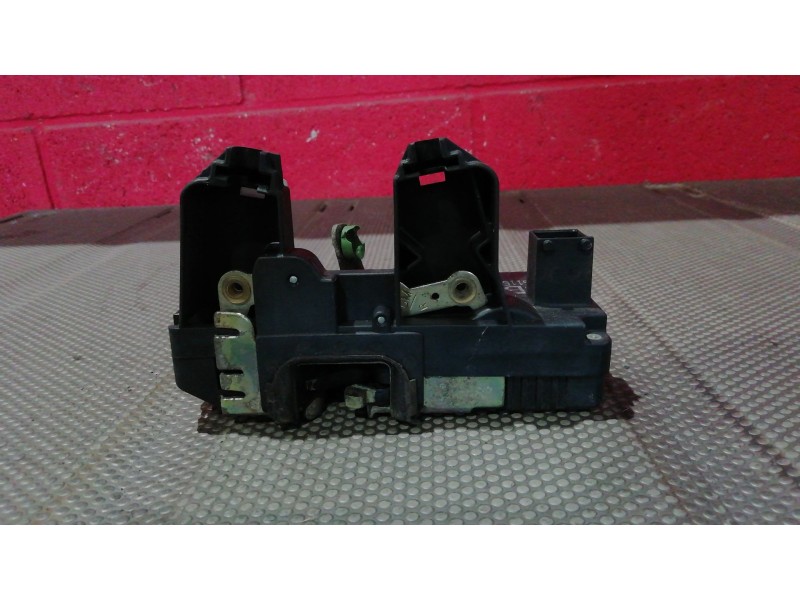 Recambio de cerradura puerta trasera derecha para opel zafira a  | 0.99 - 0.05  | 0.99 - 0.05 referencia OEM IAM   