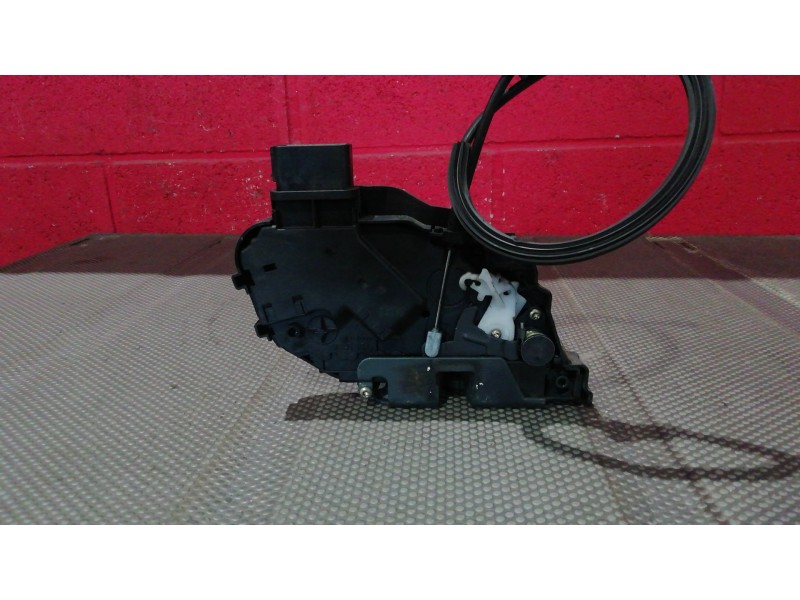 Recambio de cerradura puerta corredera derecha para volvo v50 familiar  | 0.04 - ...  | 0.04 - ... referencia OEM IAM   