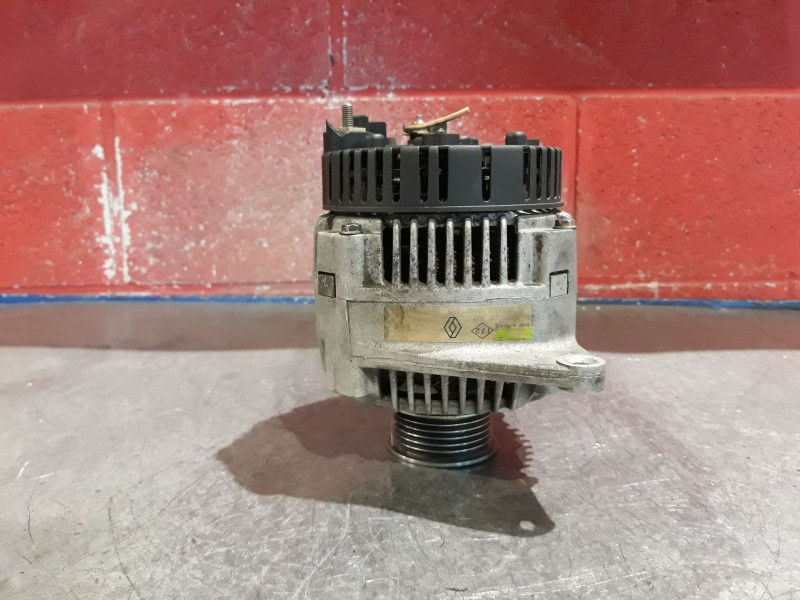 Recambio de alternador para renault laguna referencia OEM IAM   
