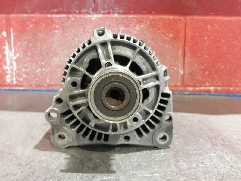 Recambio de alternador para volkswagen passat referencia OEM IAM 0123320038 028903028J 