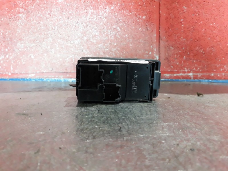 Recambio de mando elevalunas delantero derecho para opel insignia 2.0 cdti 110 edition referencia OEM IAM 13301886  