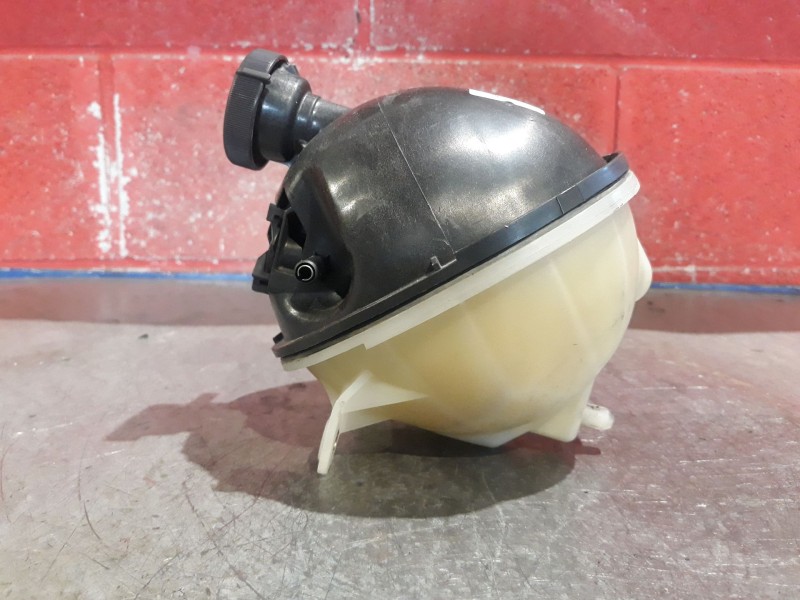 Recambio de deposito expansion para toyota corolla (e12) 2.0 turbodiesel cat referencia OEM IAM    Recambio de deposito expansion para toyota corolla (e12) 2.0 turbodiesel cat referencia OEM IAM