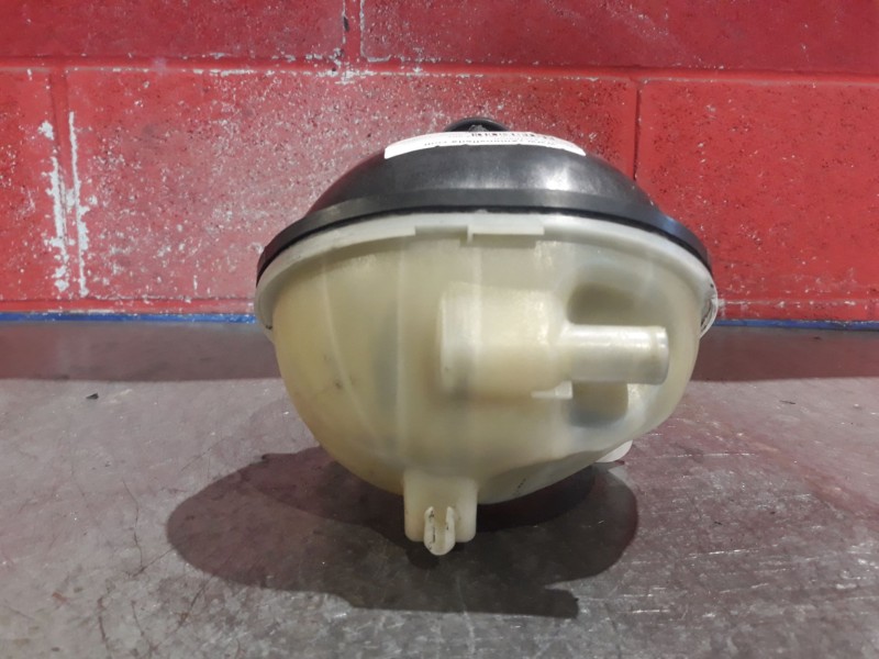 Recambio de deposito expansion para toyota corolla (e12) 2.0 turbodiesel cat referencia OEM IAM    Recambio de deposito expansion para toyota corolla (e12) 2.0 turbodiesel cat referencia OEM IAM